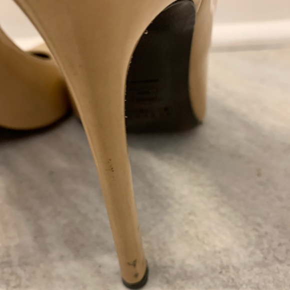 Stuart Weitzman Tan Patent Leather Stiletto - Picture 8 of 12